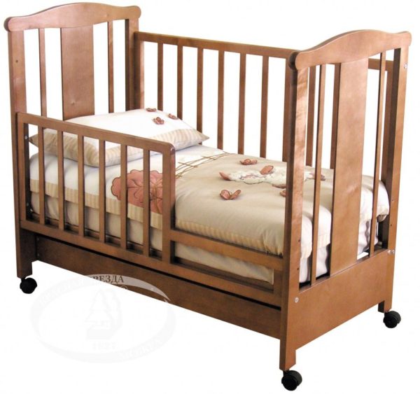 Кровать детская Можга (Красная Звезда) "Силена" с накладкой,ЗН, красно-коричневаяС 842